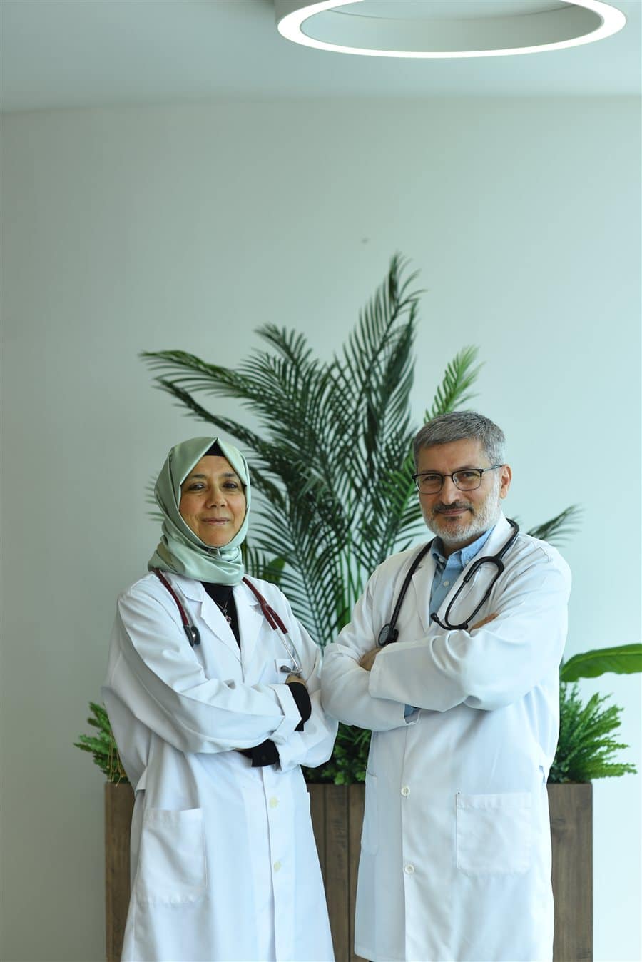 Dr. Sevtap Şahin ve Dr. Salih Kenan Şahin muayenehanede birlikte